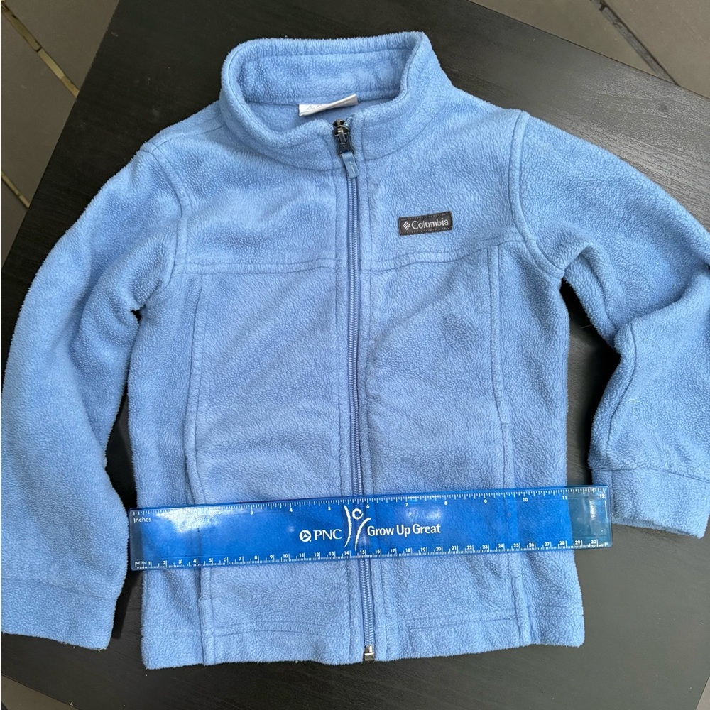 Child’s Columbia fleece jacket size 4T. Very good preowned condition.